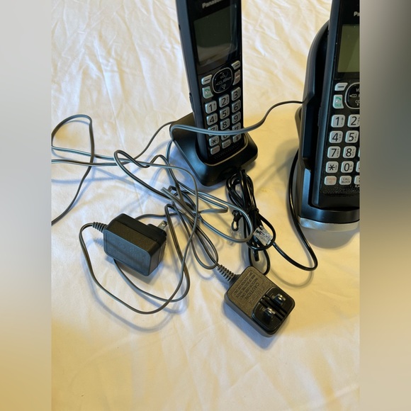 Panasonic KX-TGF570 Bluetooth Cordless Phone Answering Machine System - Picture 2 of 14